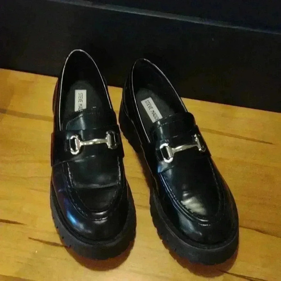 Steve Madden Black Loafers with horsebit buckle - Picture 1 of 8